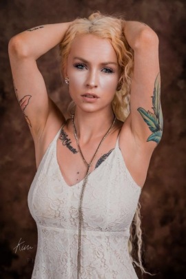 Des Moines Iowa Female Model