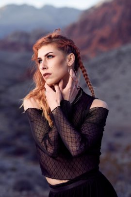 Female Model Las Vegas | Echo M - Slim Amber 