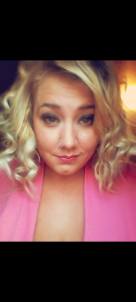 Social Influencer Portland | Kelsey P - Curvy Blonde 